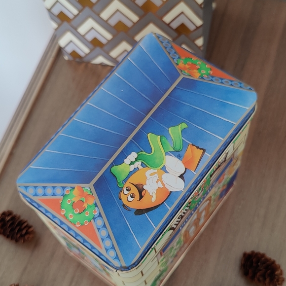 Letters to Santa 🎅 M&Ms Post Office | Christmas Tin - Picture 3 of 11